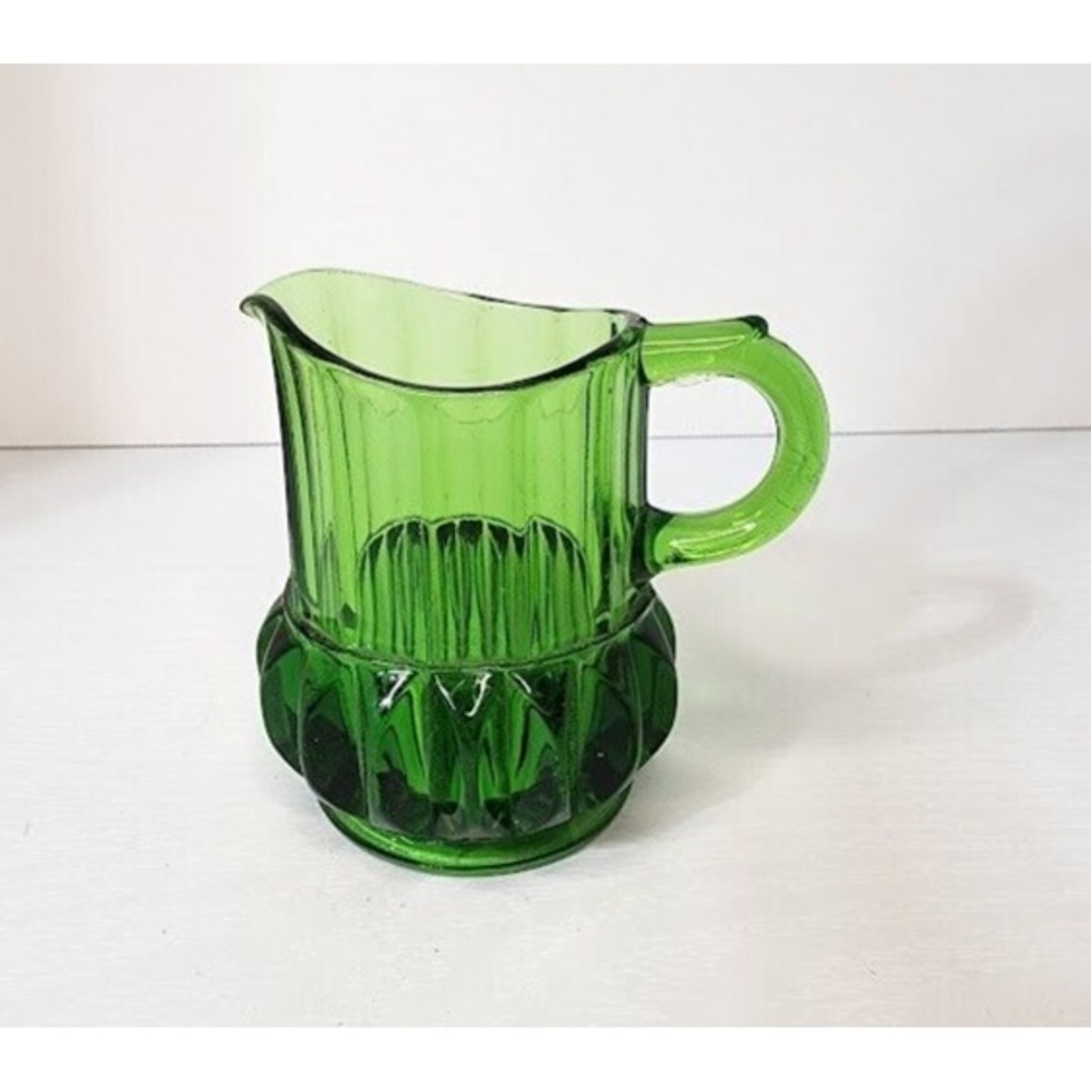 EAPG Vintage Emerald Green Creamer Ribbed belly with starburst bottom